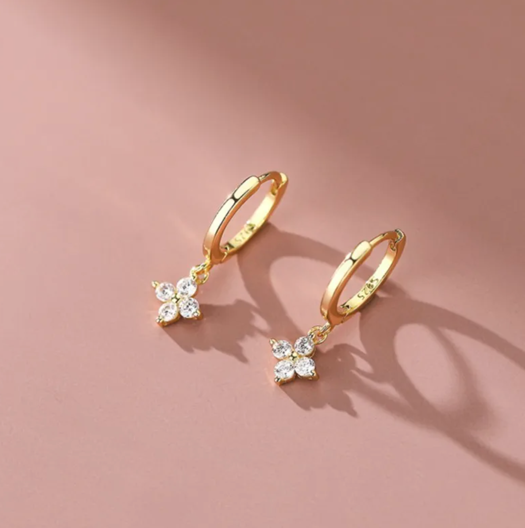 Very Small Gold-Tone Daisy-Shaped Earrings with Crystal Accents