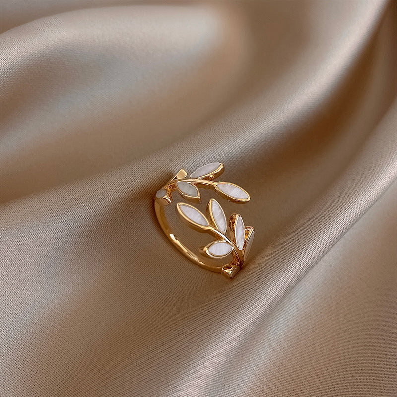 Rocío - Adjustable leaf ring with white opal