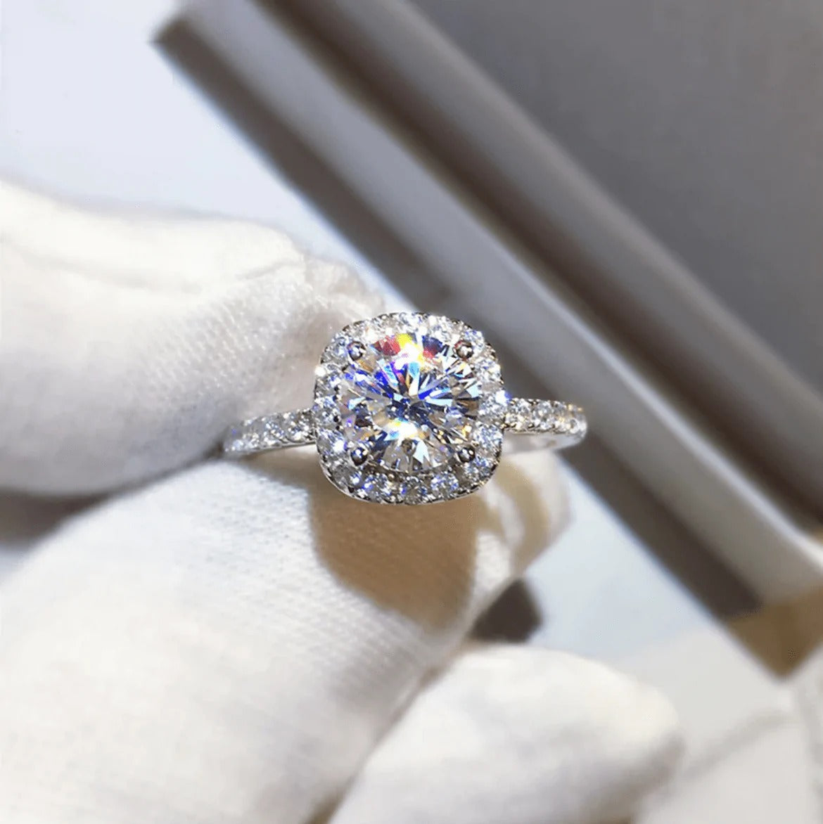 Oleana brilliant band ring