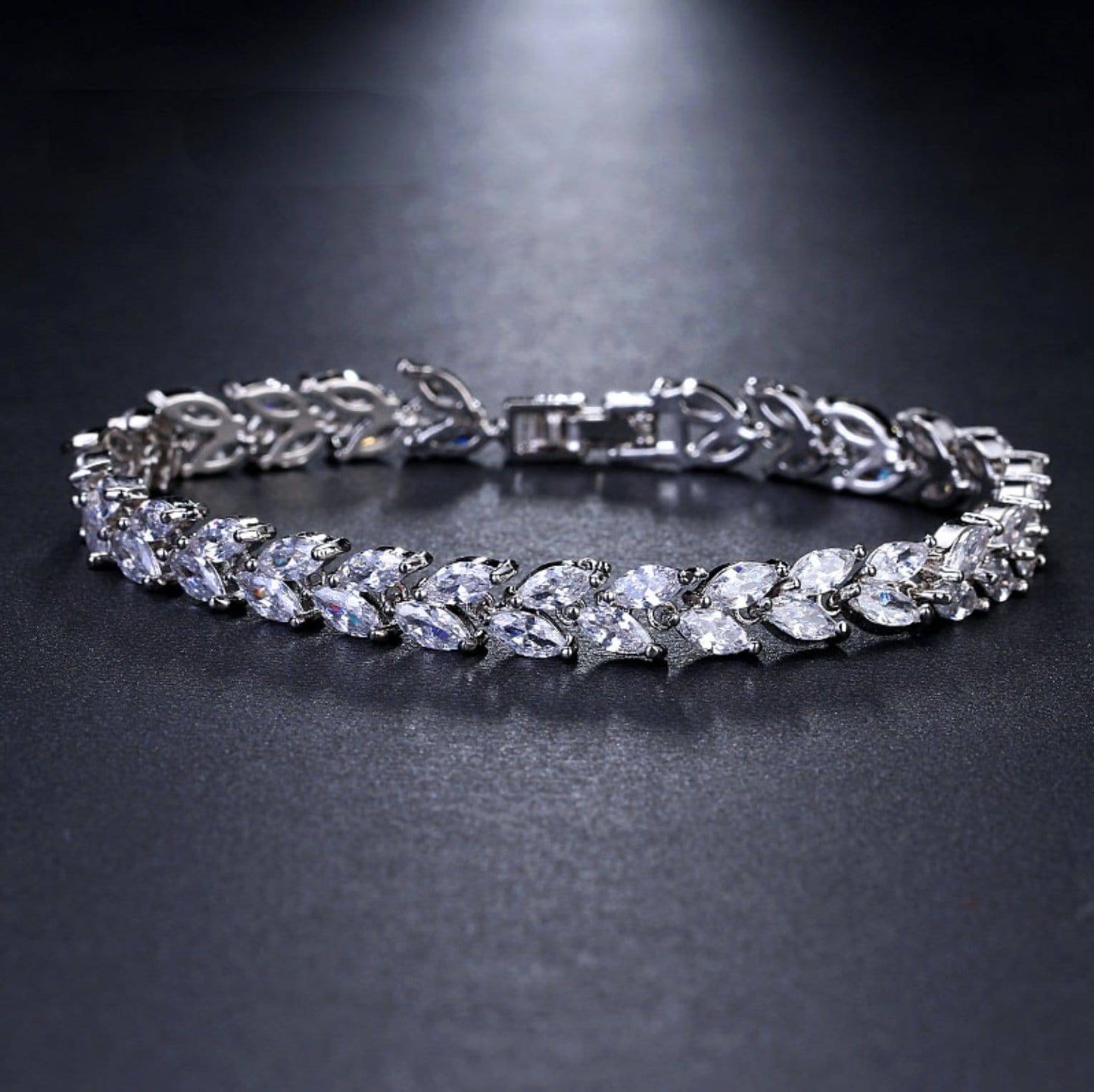 Jennie leaf bracelet