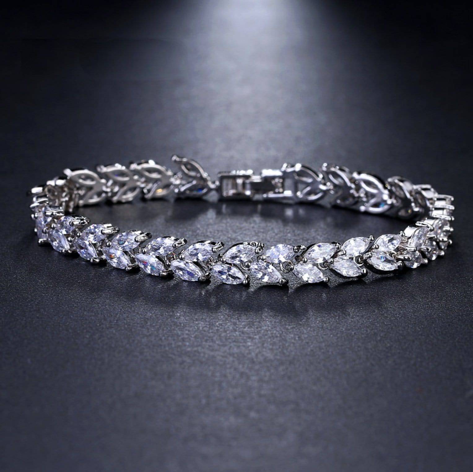 Jennie leaf bracelet