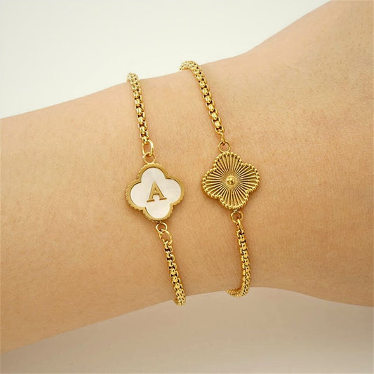 Personalized clover-shaped initial bracelet