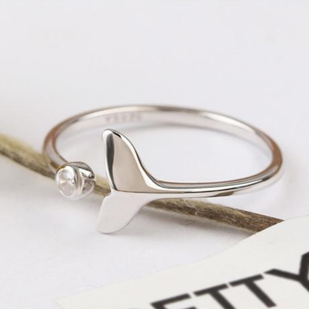 Adjustable 925 silver ring with zirconias and dolphin tail