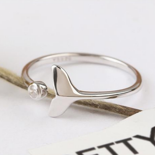 Adjustable 925 silver ring with zirconias and dolphin tail