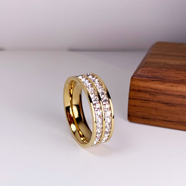 Elegant Ring with Double Zirconia Inlay