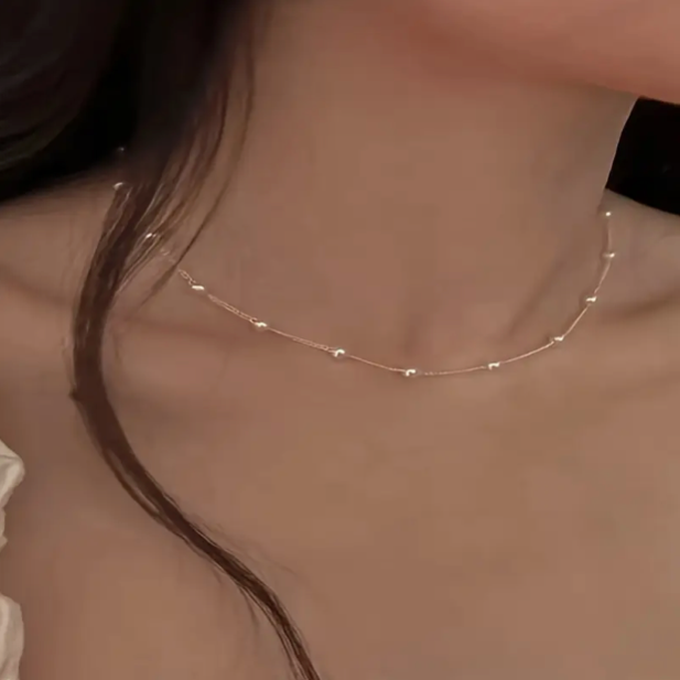 Elegant Vintage Baroque Style Pearl Necklace Crafted in Gold-Tone