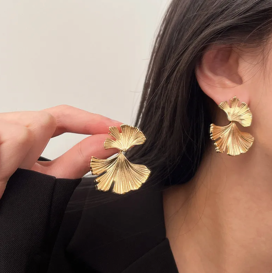 18-karat golden Ginkgo biloba earrings
