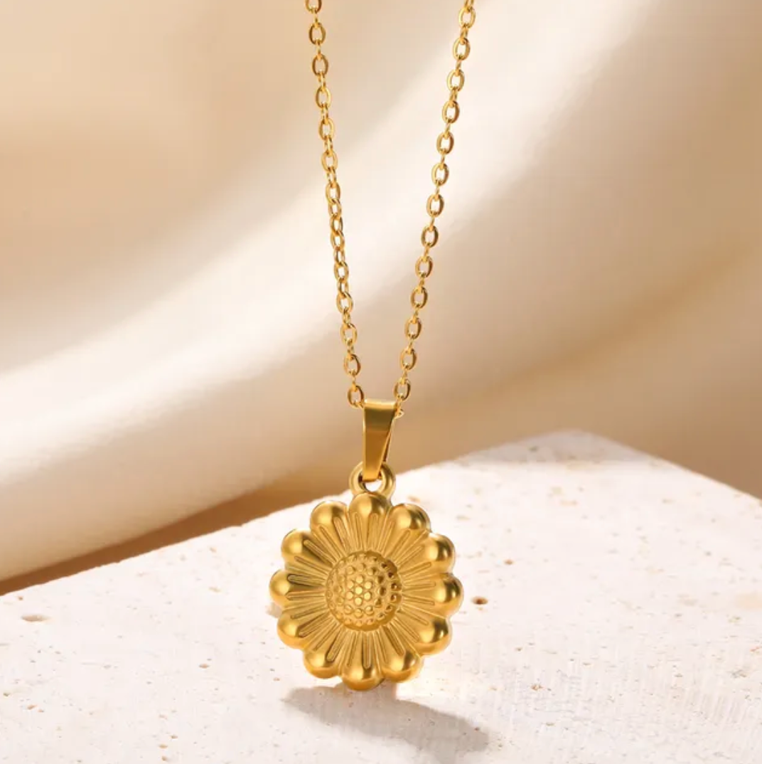 Gold-Plated Daisy Necklace