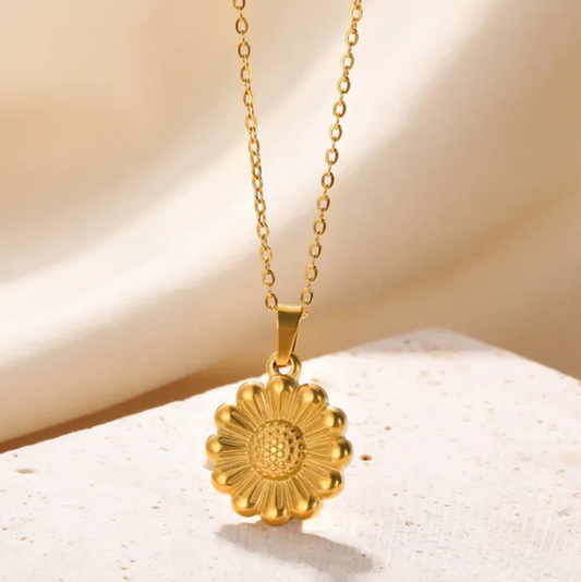 Gold-Plated Daisy Necklace