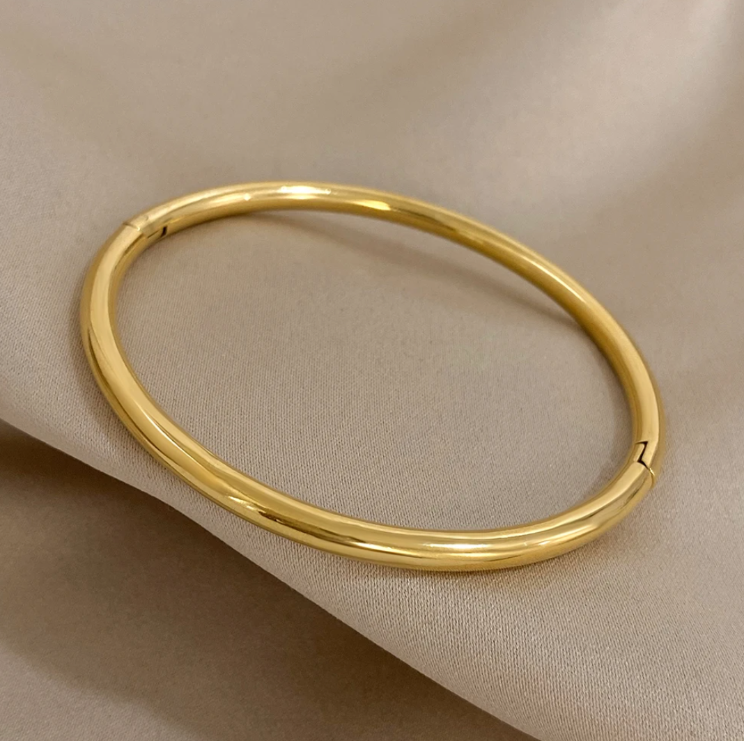 Closed Thick Gold-Tone Bracelet
