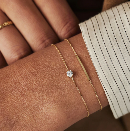 Fine Classic Gold-Tone Bracelet with Brilliant-Cut Central Crystal Accents