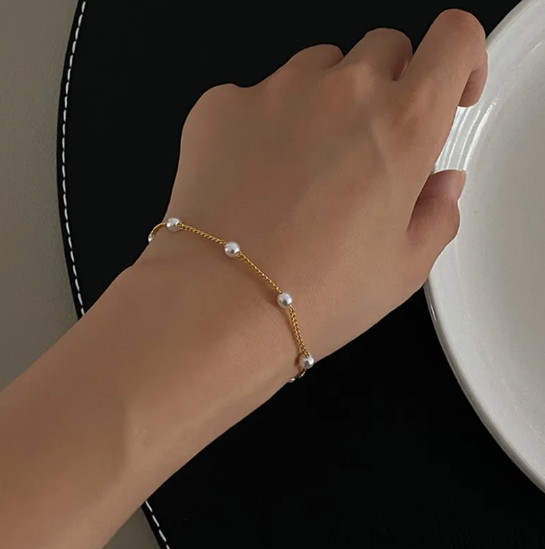Gold-Tone Bracelet with Multiple Pearls