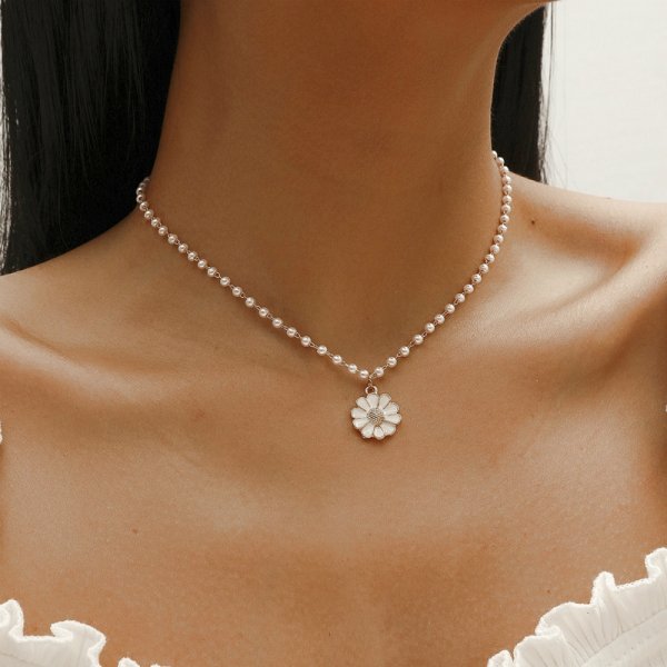 Daisy Necklace with Pearls