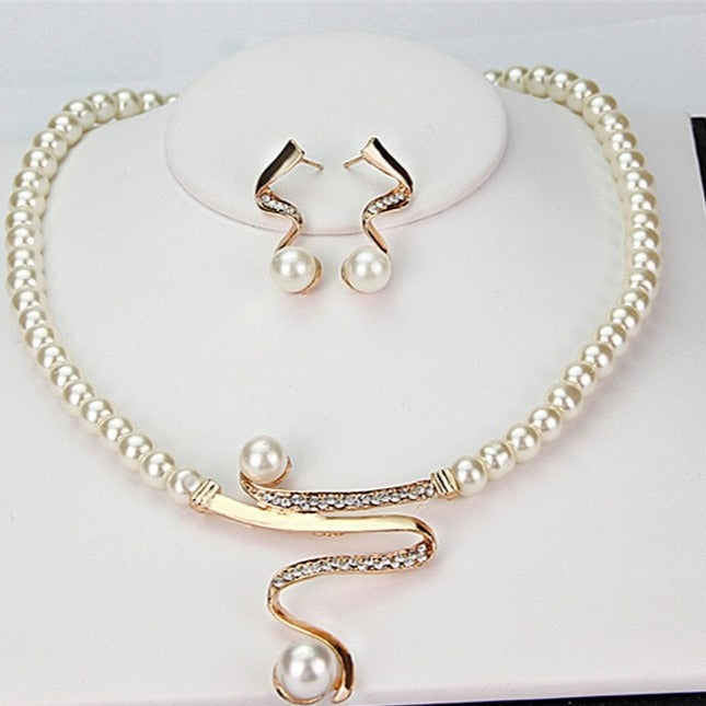 Set Necklace + Earrings of Natural Pearls