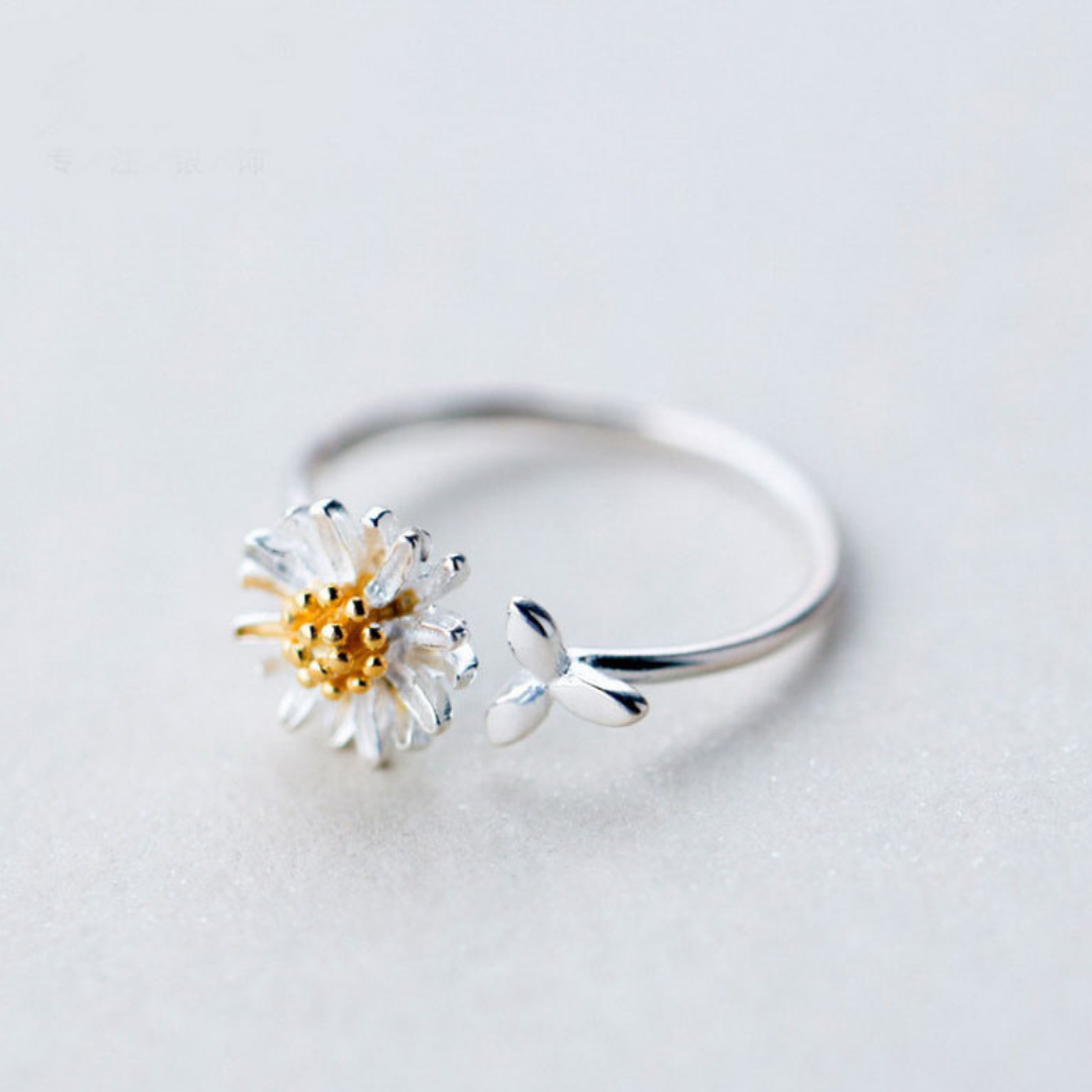 Adjustable 925 silver ring with daisies