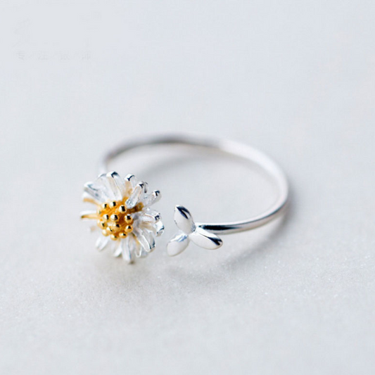 Adjustable 925 silver ring with daisies