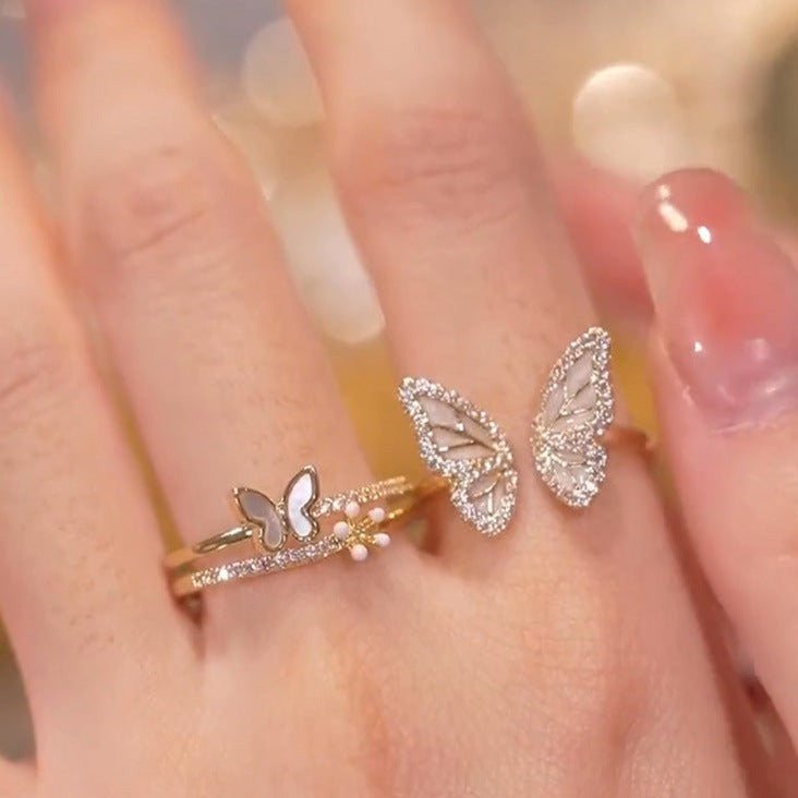 Twin rings with elegant fluttering design