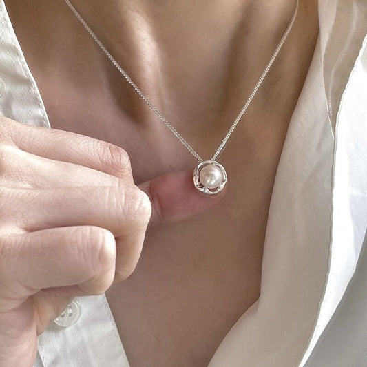 Fiona pearl necklace