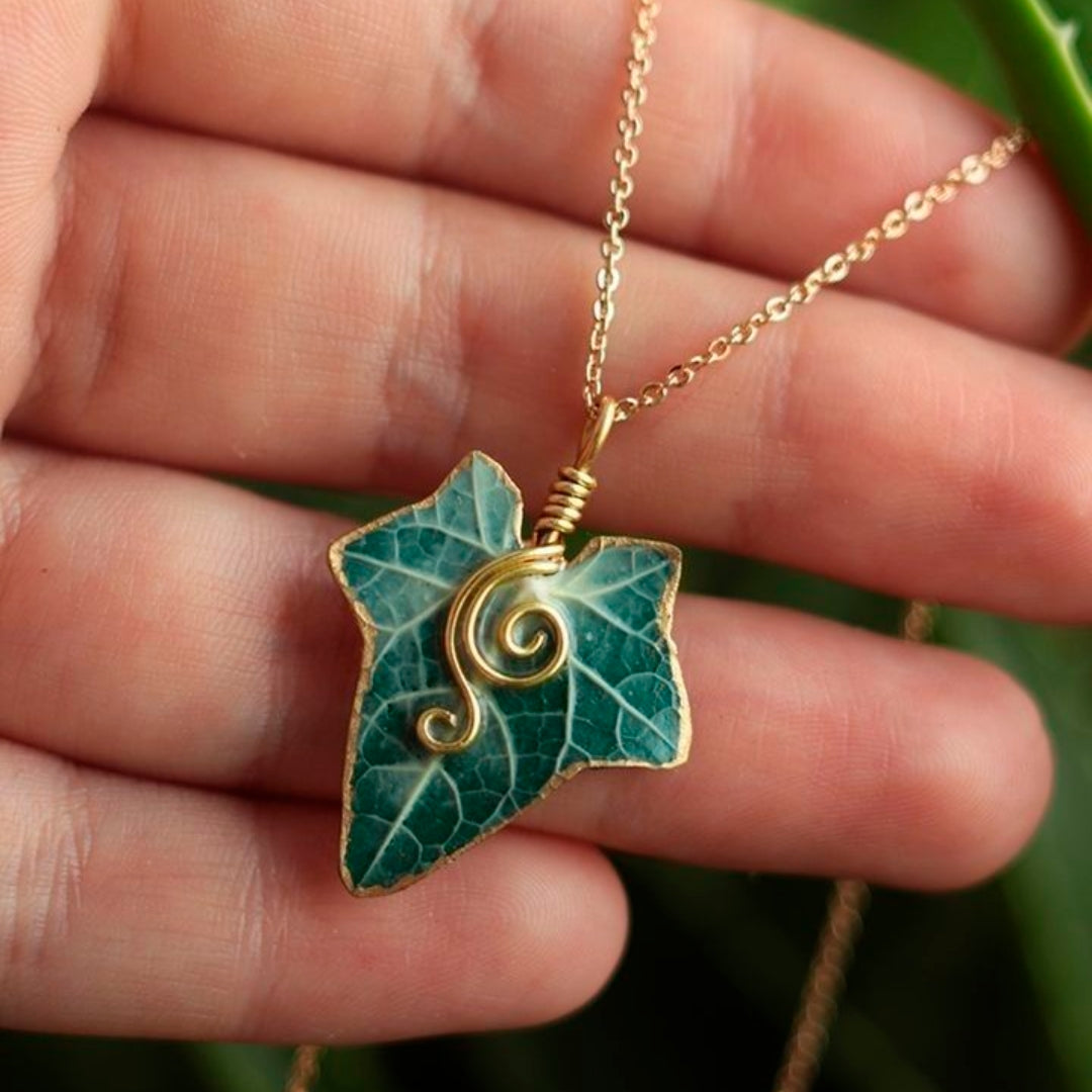 Natural green leaf necklace