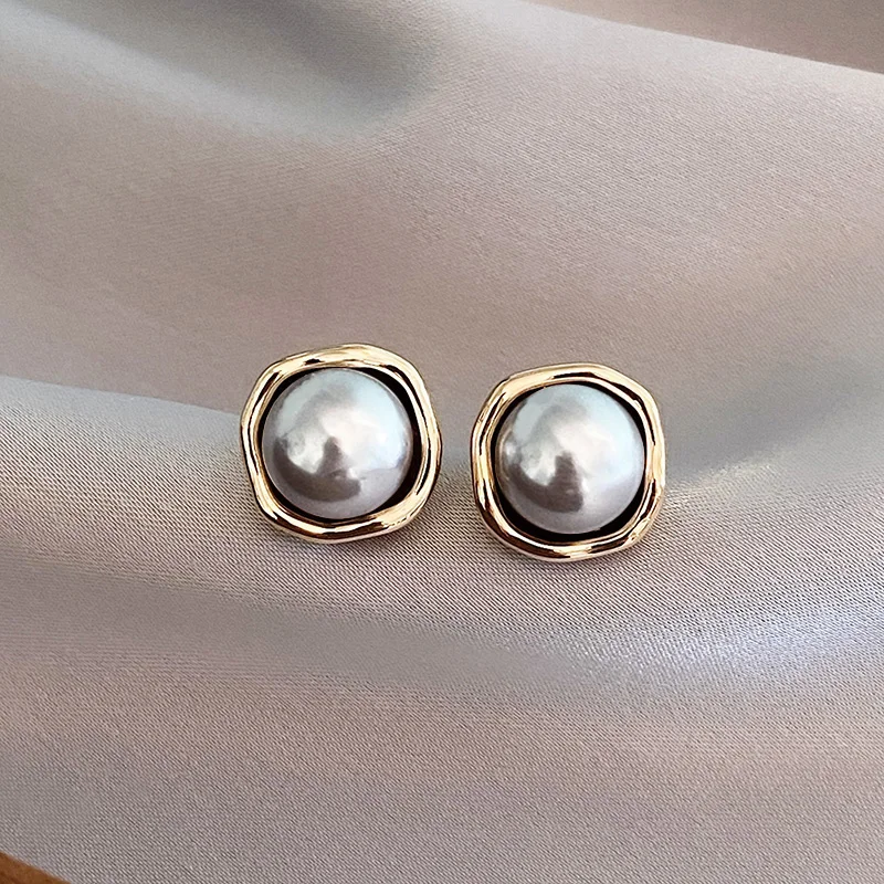 Isabel - Elegant vintage black pearl earrings