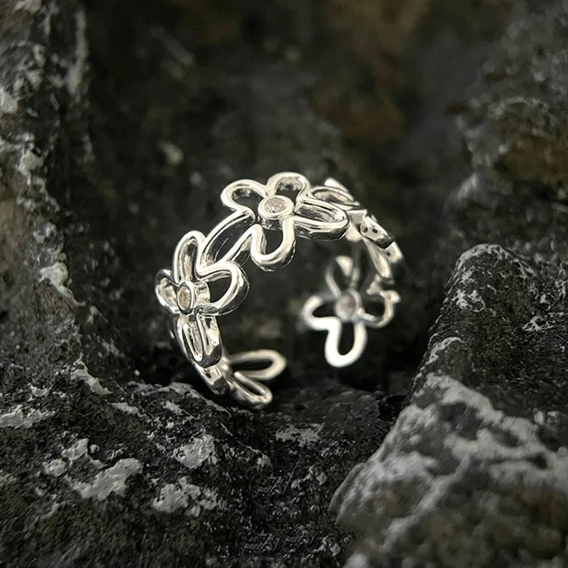 Adjustable vintage 925 silver ring with flowers