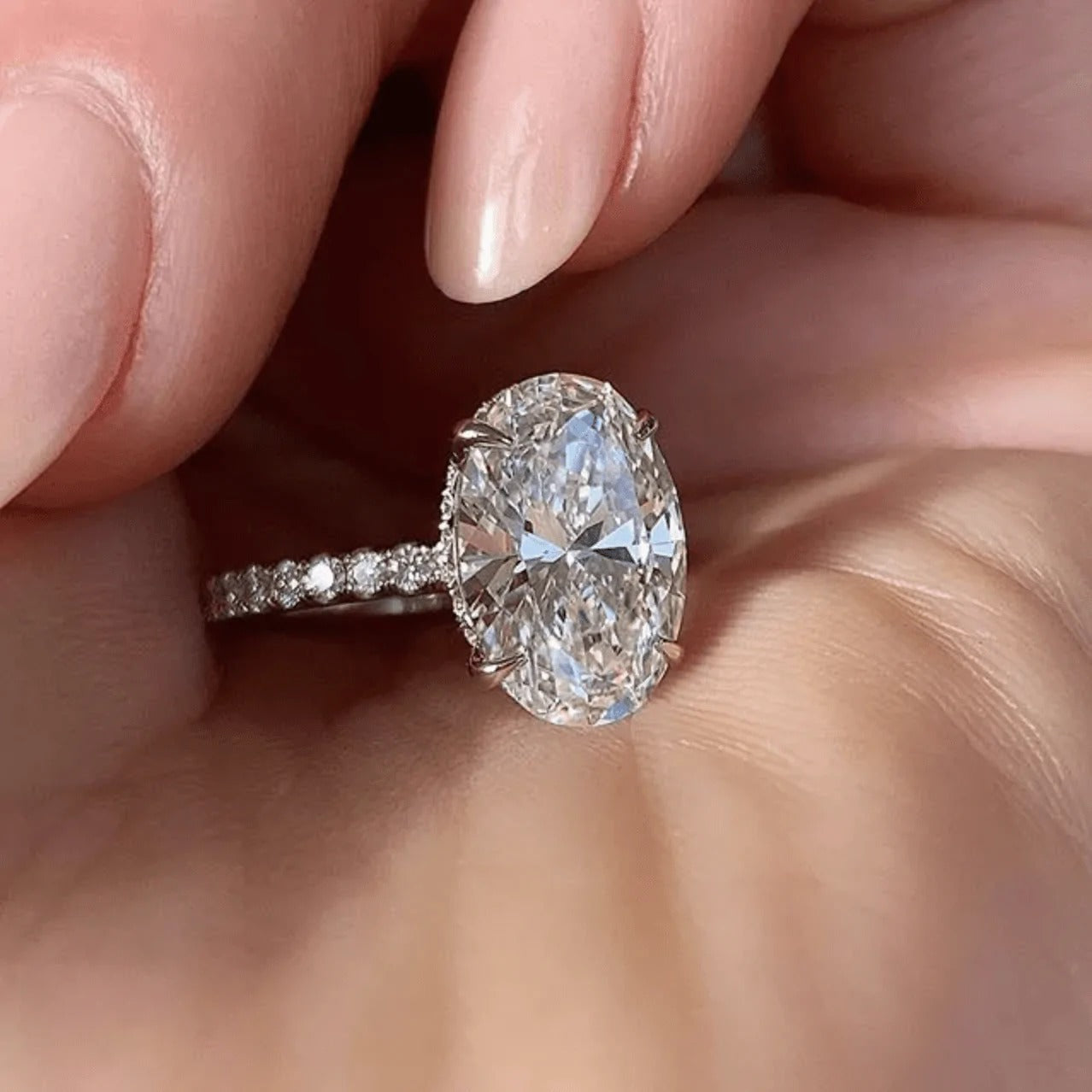 Ivyial oval cut ring